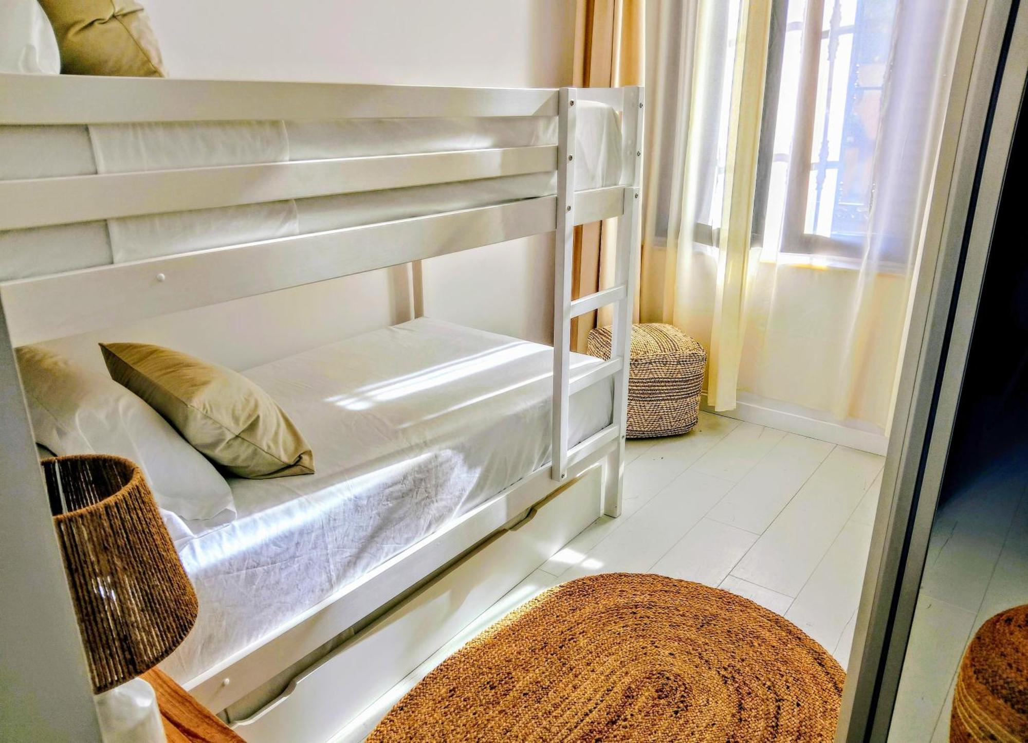 Piso Con Patio, 3 Habitaciones, En La Goleta Малага Экстерьер фото
